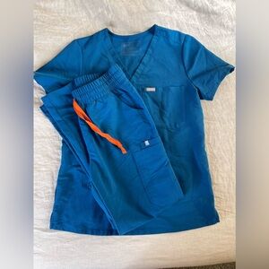 Alps Blue FIGS Scrub Set